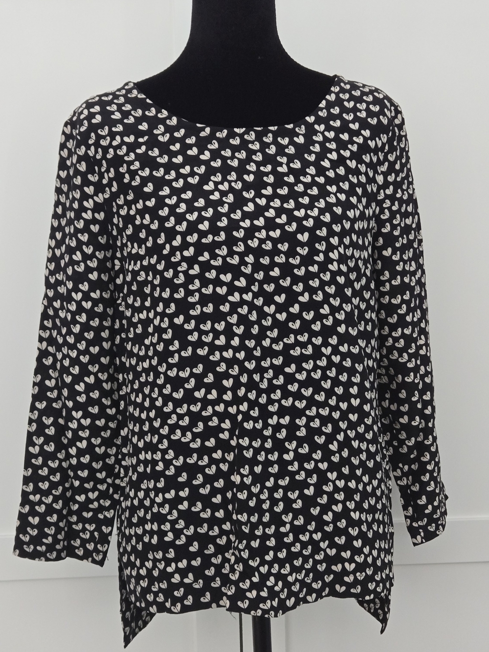 Maeve Linosa 100 % Silk Blouse Black w White Hearts High-Low Hem Coquette Small